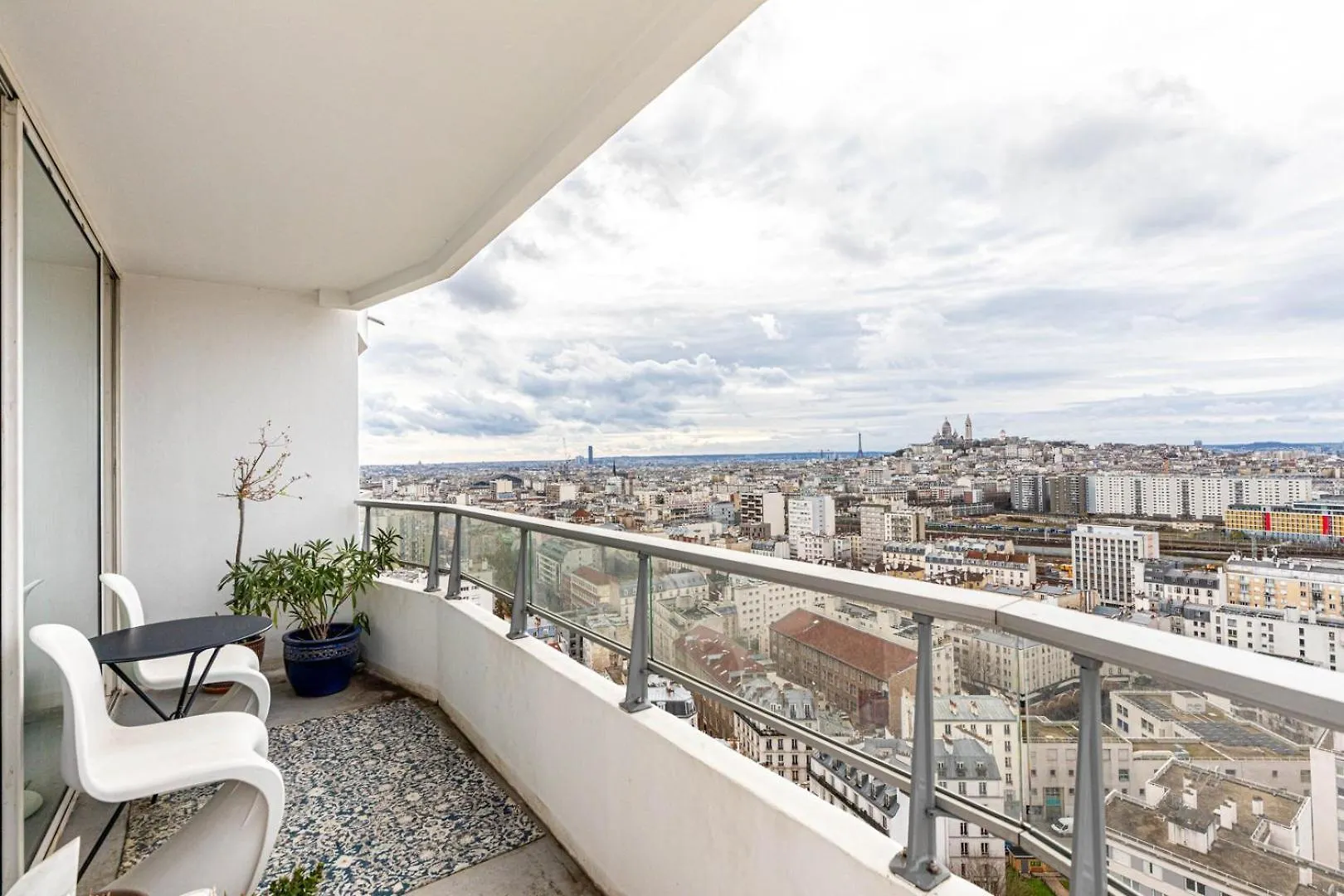 Appartamento Guestready - High-Rise Haven With Attractive Views Parigi