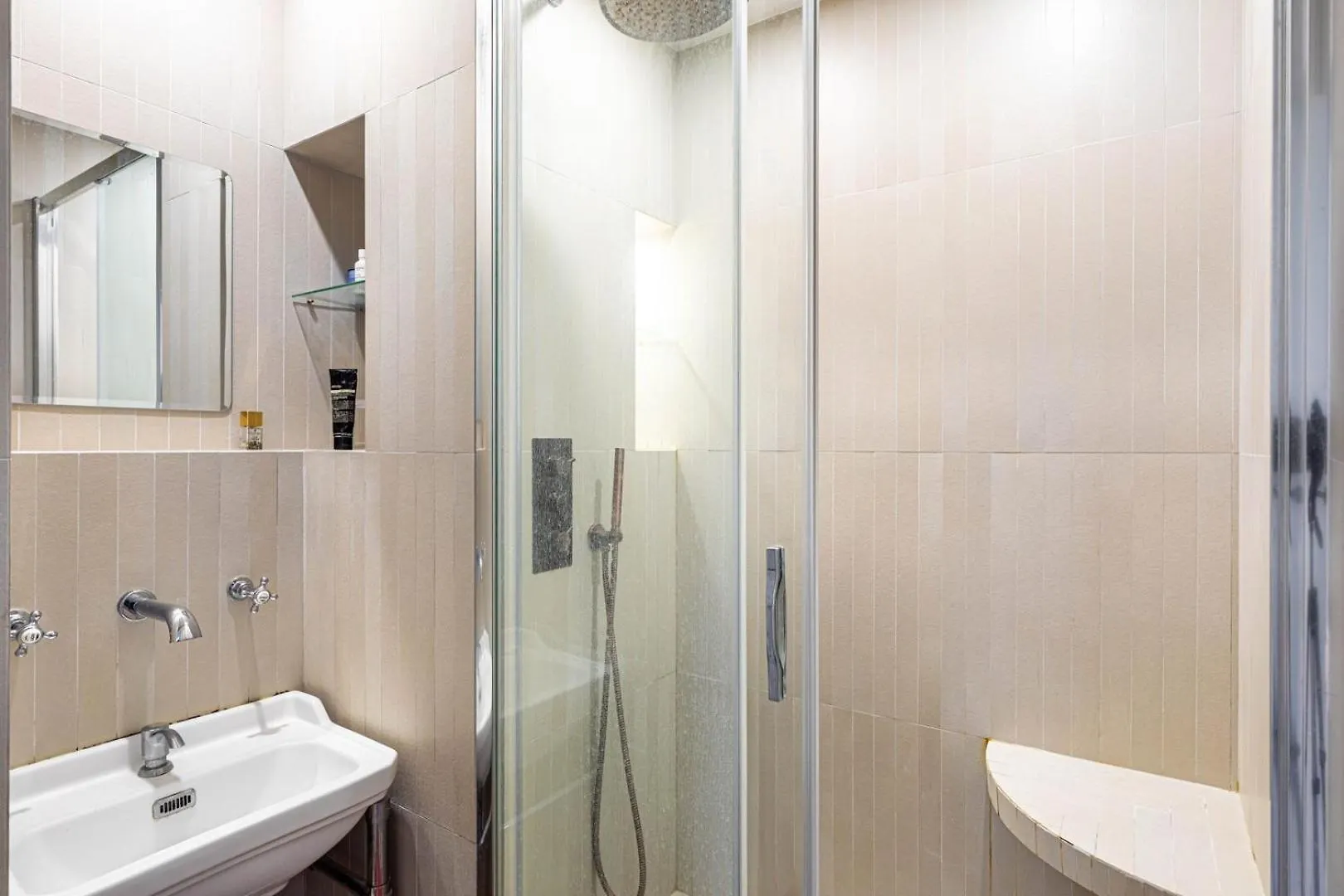 Appartamento Guestready - High-Rise Haven With Attractive Views Parigi